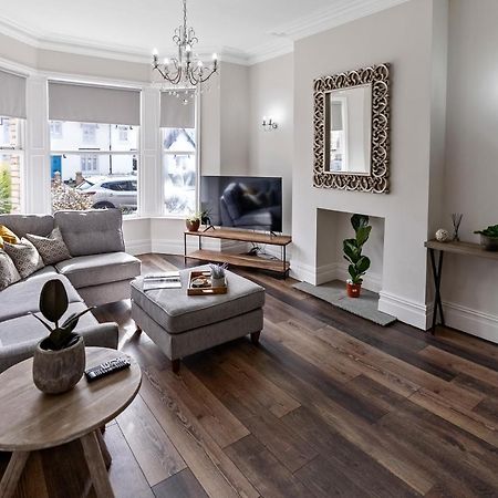 Newly Refurbed, Central Apartment With Free Parking And Hot Tub Литам Сент Аннс Екстериор снимка