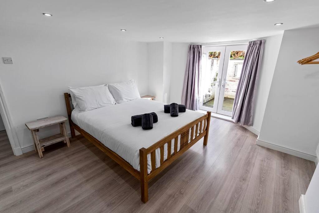 Newly Refurbed, Central Apartment With Free Parking And Hot Tub Литам Сент Аннс Екстериор снимка