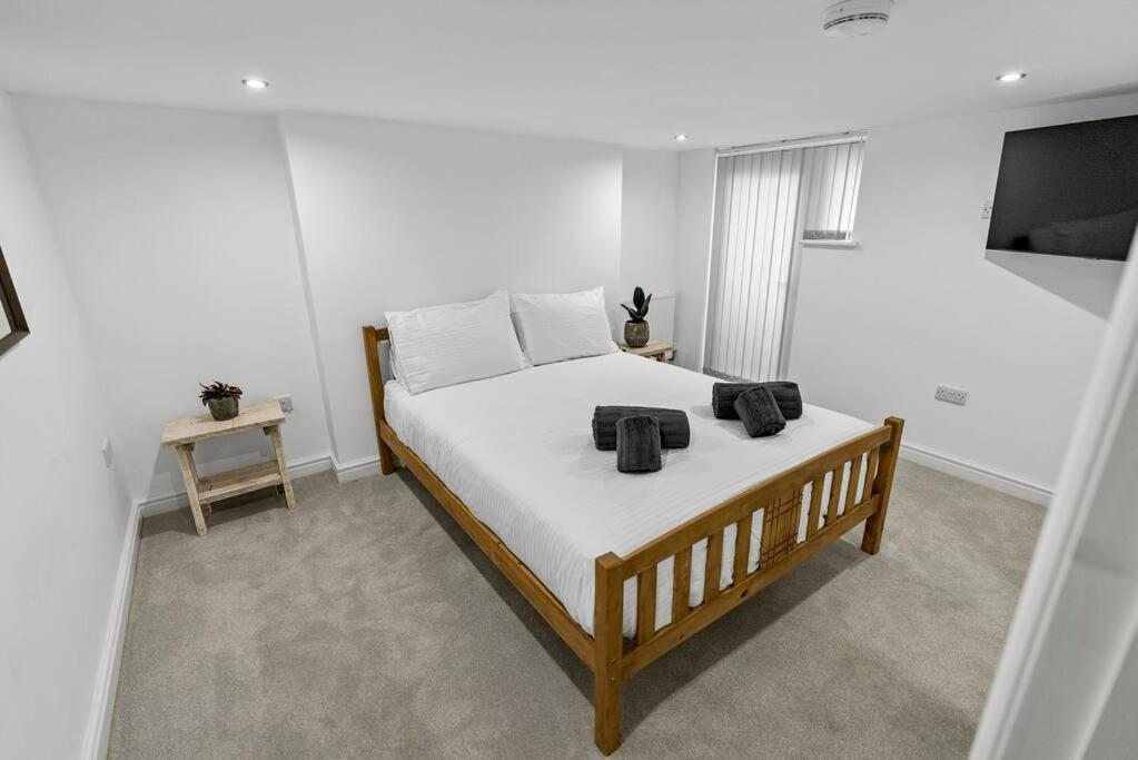 Newly Refurbed, Central Apartment With Free Parking And Hot Tub Литам Сент Аннс Екстериор снимка