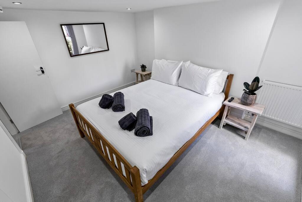 Newly Refurbed, Central Apartment With Free Parking And Hot Tub Литам Сент Аннс Екстериор снимка