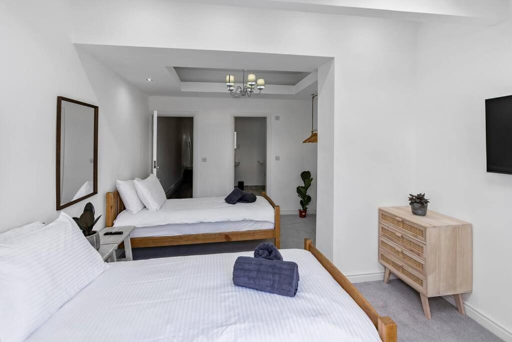 Newly Refurbed, Central Apartment With Free Parking And Hot Tub Литам Сент Аннс Екстериор снимка