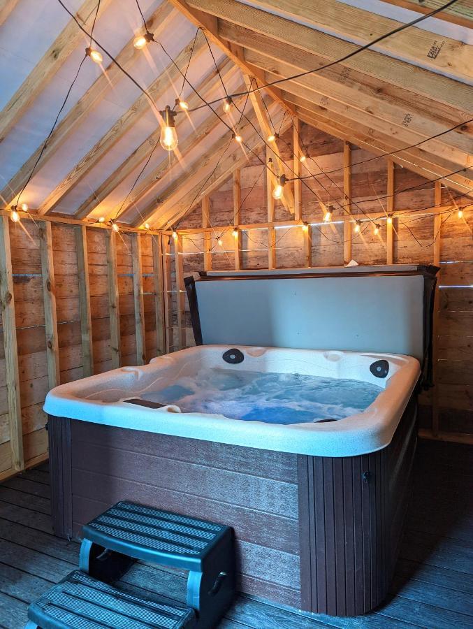 Newly Refurbed, Central Apartment With Free Parking And Hot Tub Литам Сент Аннс Екстериор снимка